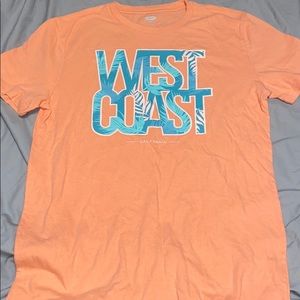 Men’s old navy t-shirt